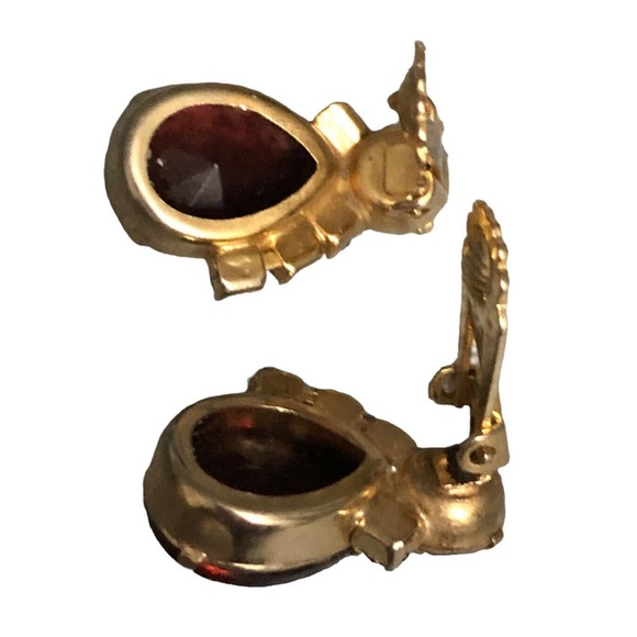 VTG DeLizza & Elster JULIANA Gold Tone Purple Glass Rhinestone Clip Earrings - Picture 5 of 8